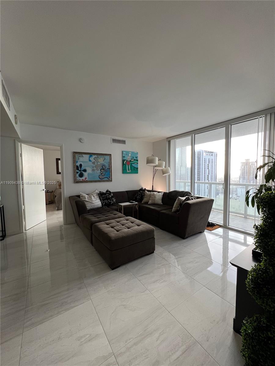 50 Biscayne Blvd #3101, Miami FL 33132