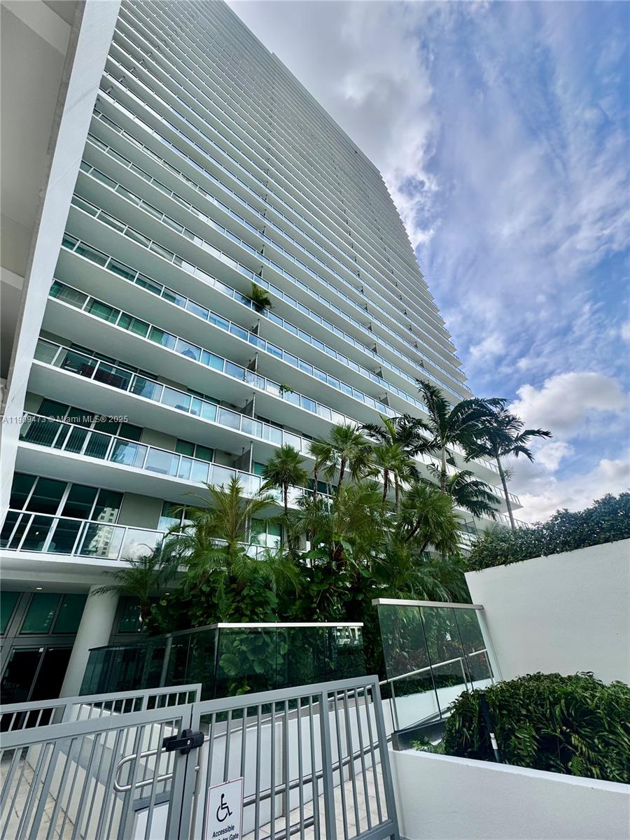 79 SW 12 #2811, Miami FL 33130