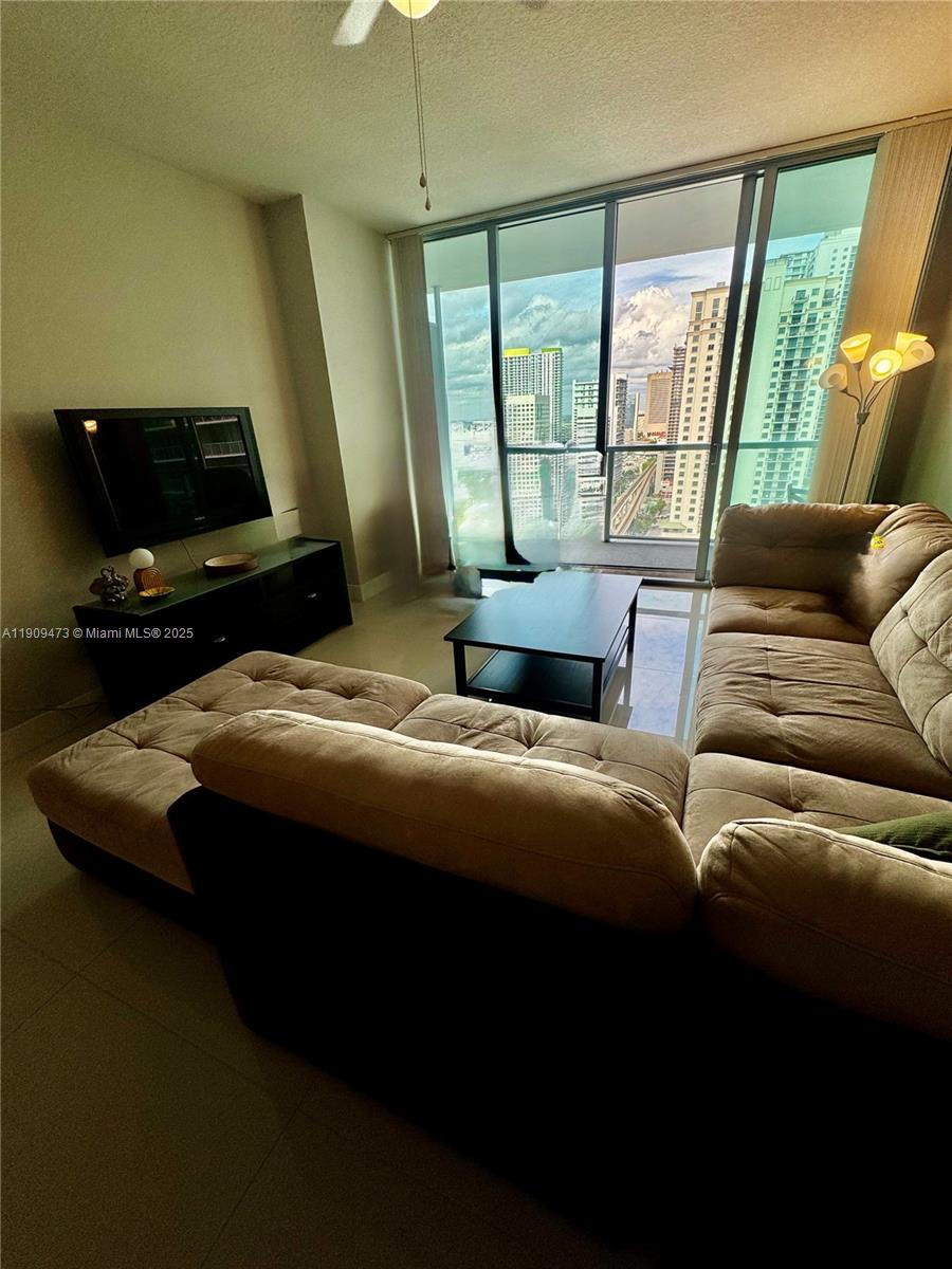 79 SW 12 #2811, Miami FL 33130