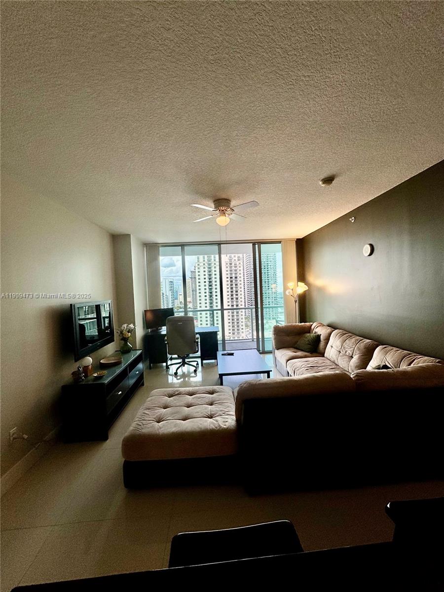 79 SW 12 #2811, Miami FL 33130