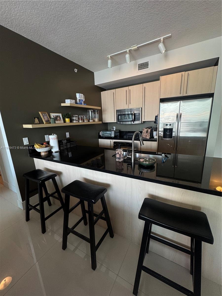 79 SW 12 #2811, Miami FL 33130