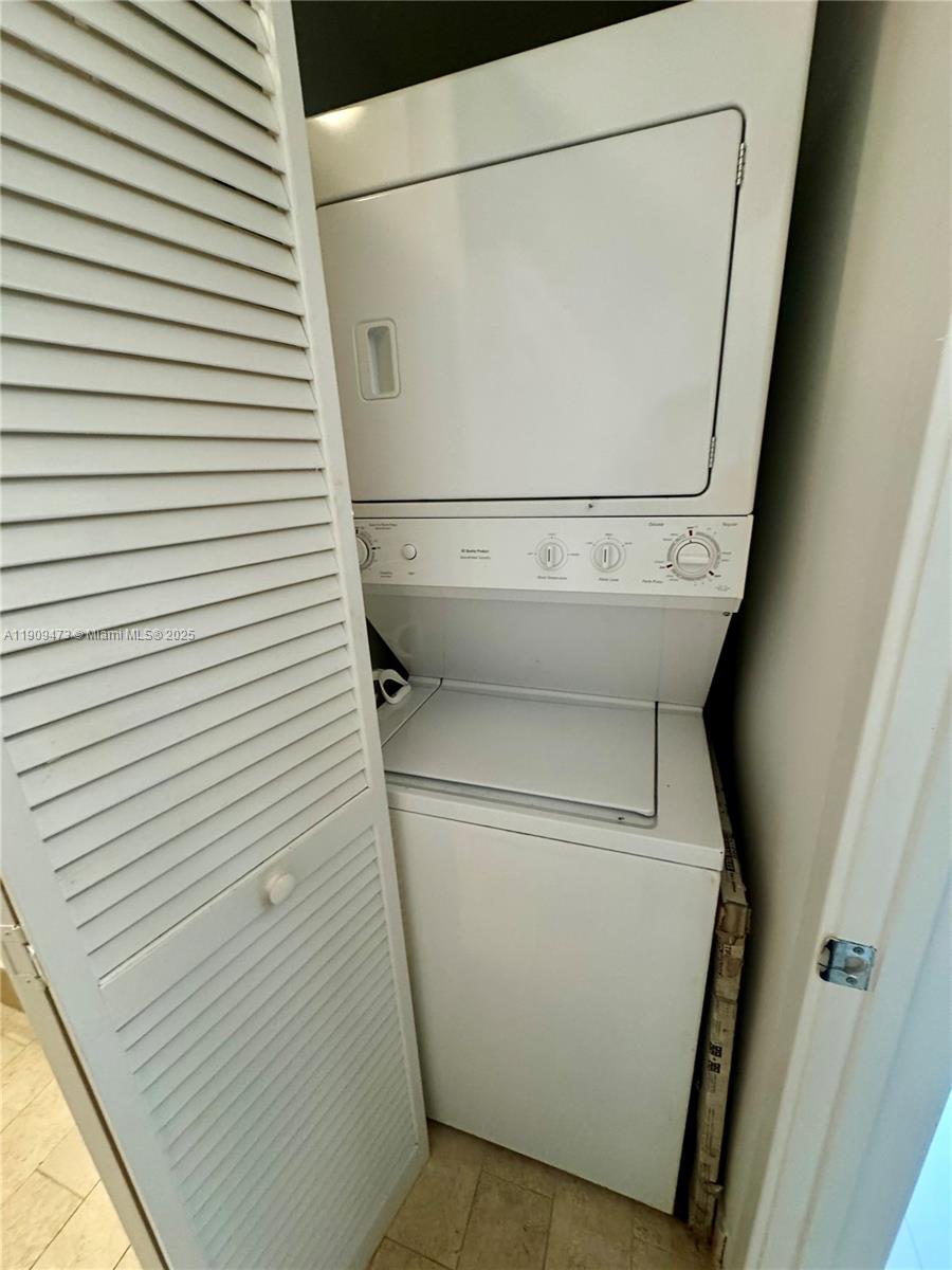79 SW 12 #2811, Miami FL 33130