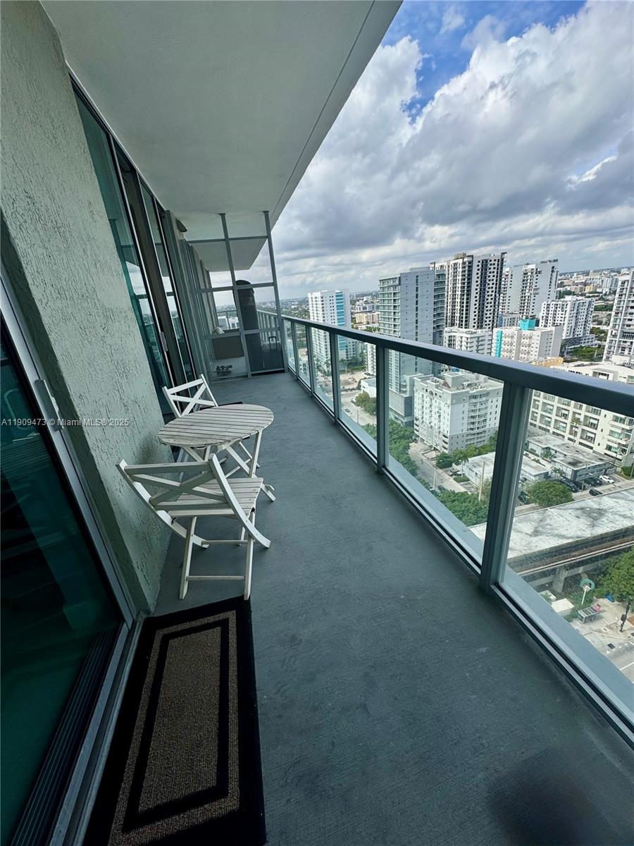 79 SW 12 #2811, Miami FL 33130