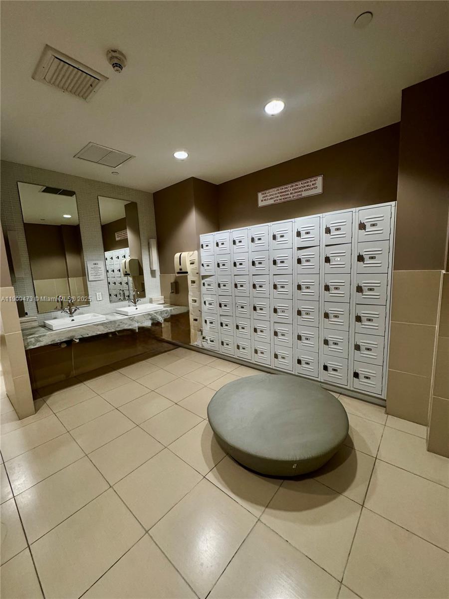 79 SW 12 #2811, Miami FL 33130