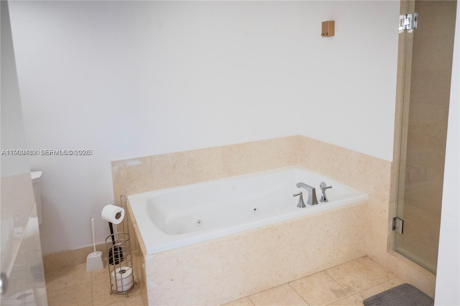 19900 E Country Club Dr #318, Aventura FL 33180