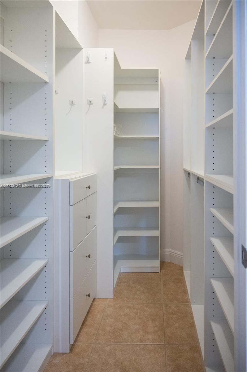 19900 E Country Club Dr #318, Aventura FL 33180