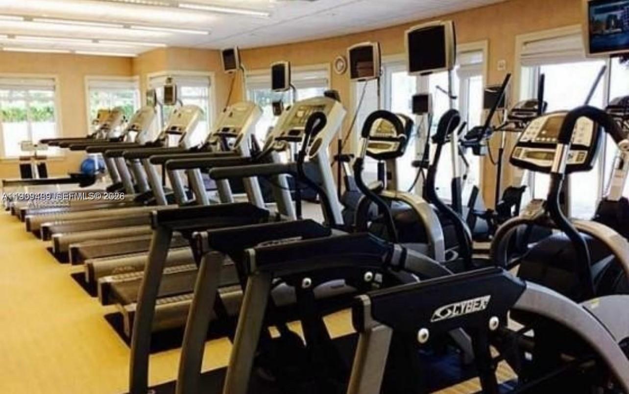19900 E Country Club Dr #318, Aventura FL 33180