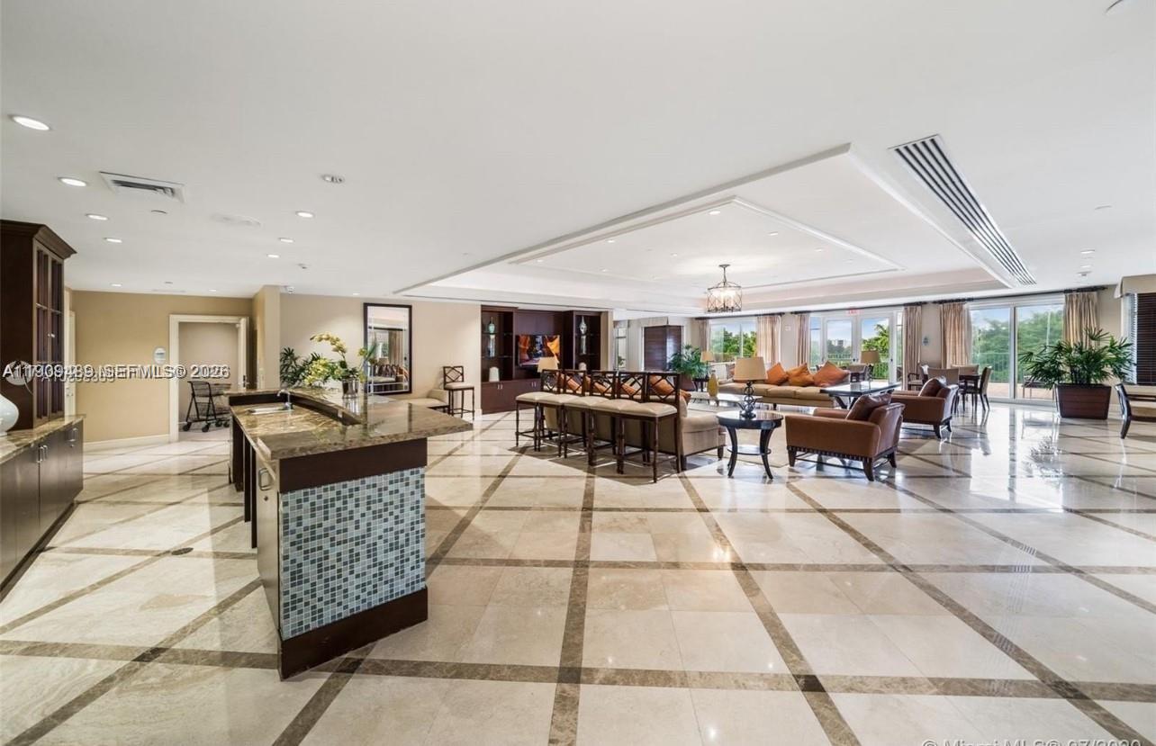 19900 E Country Club Dr #318, Aventura FL 33180