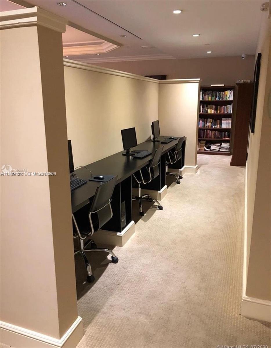 19900 E Country Club Dr #318, Aventura FL 33180