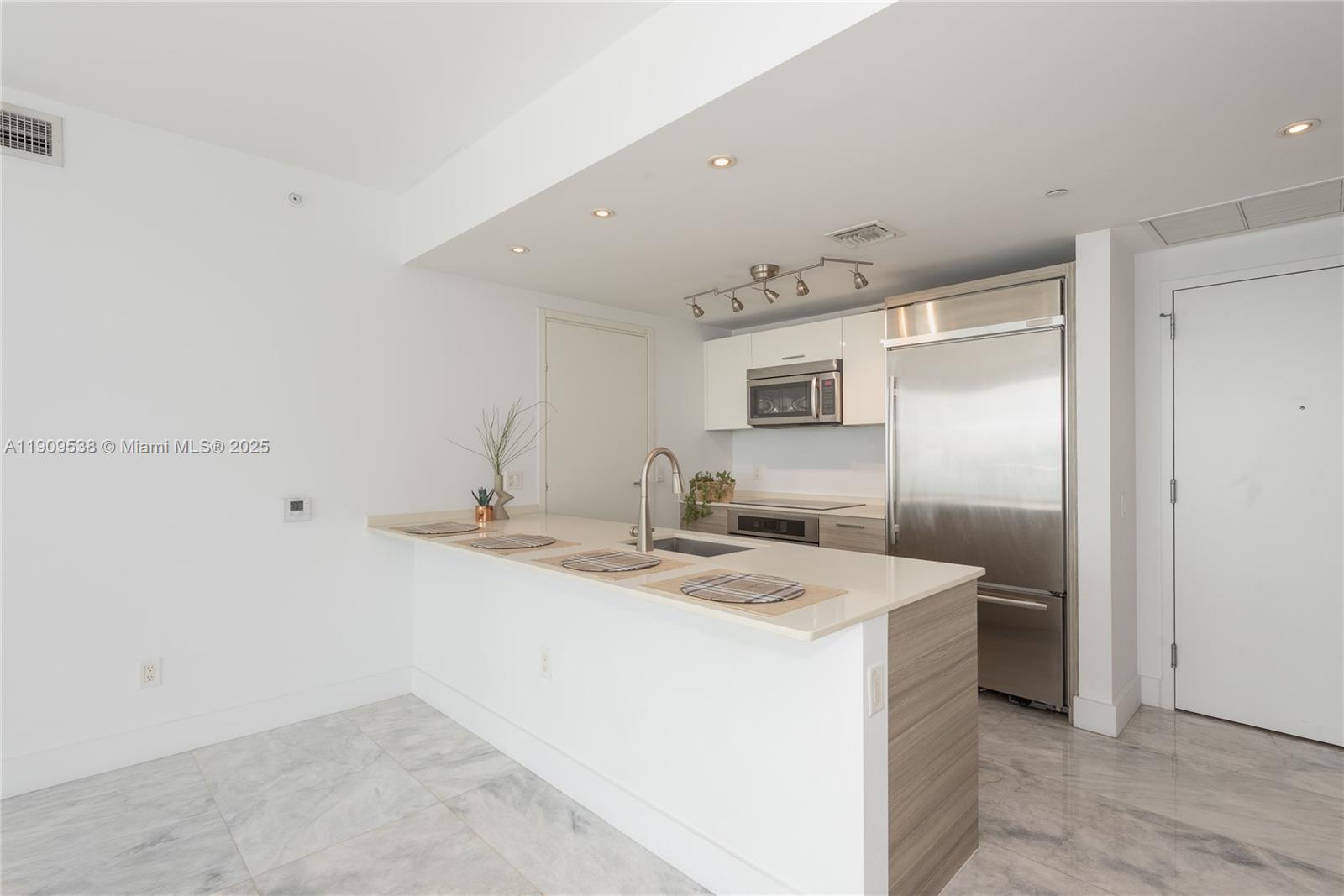 1300 Brickell Bay Dr #3203, Miami FL 33131