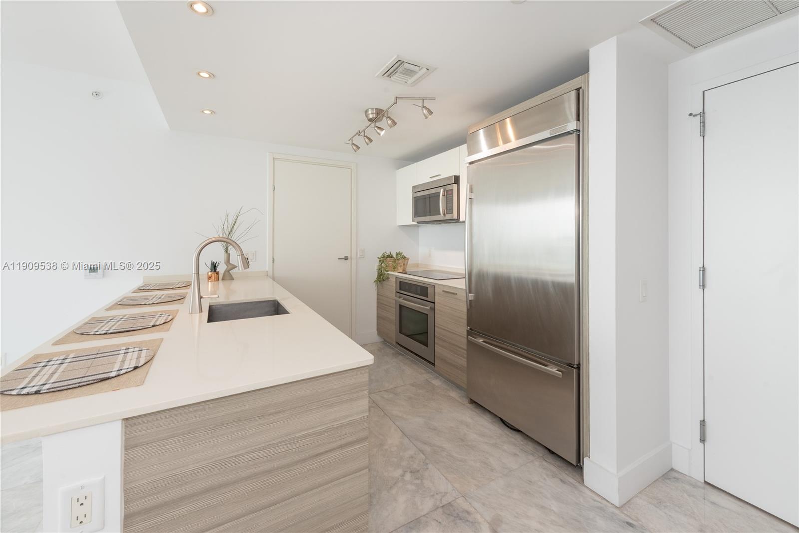 1300 Brickell Bay Dr #3203, Miami FL 33131