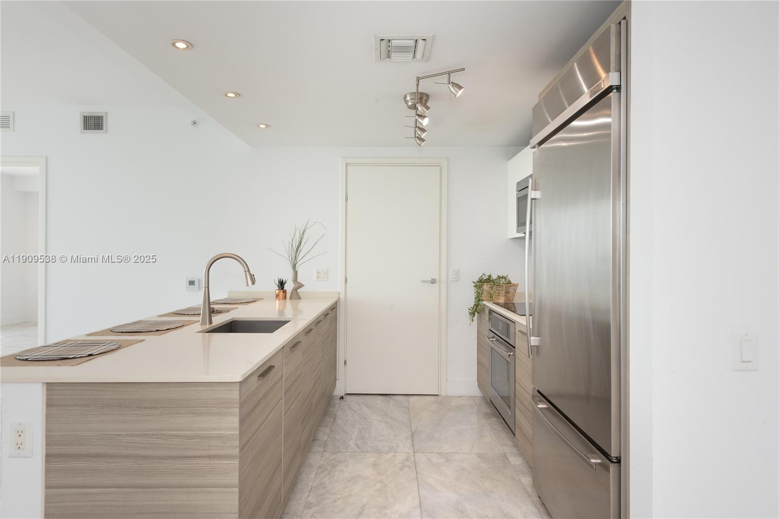 1300 Brickell Bay Dr #3203, Miami FL 33131