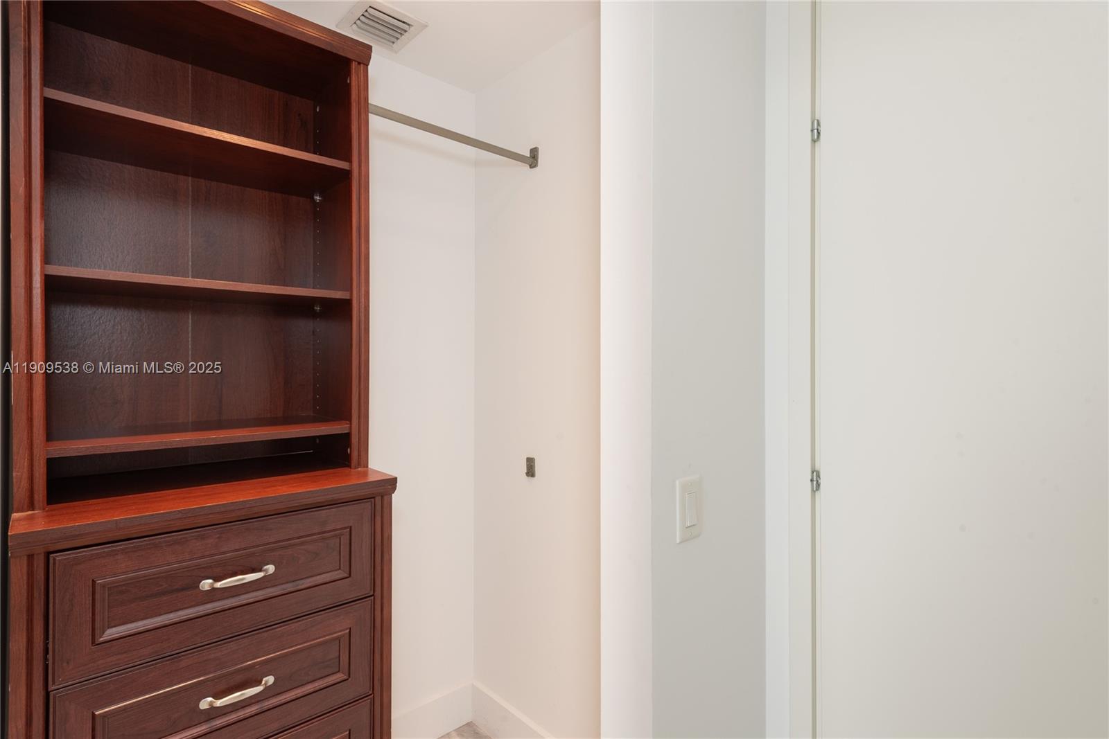 1300 Brickell Bay Dr #3203, Miami FL 33131