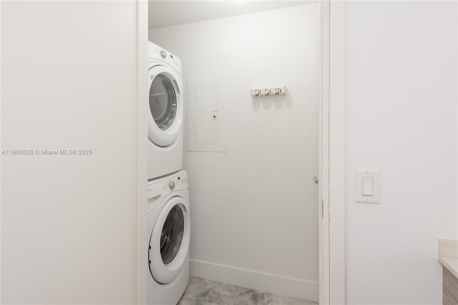 1300 Brickell Bay Dr #3203, Miami FL 33131