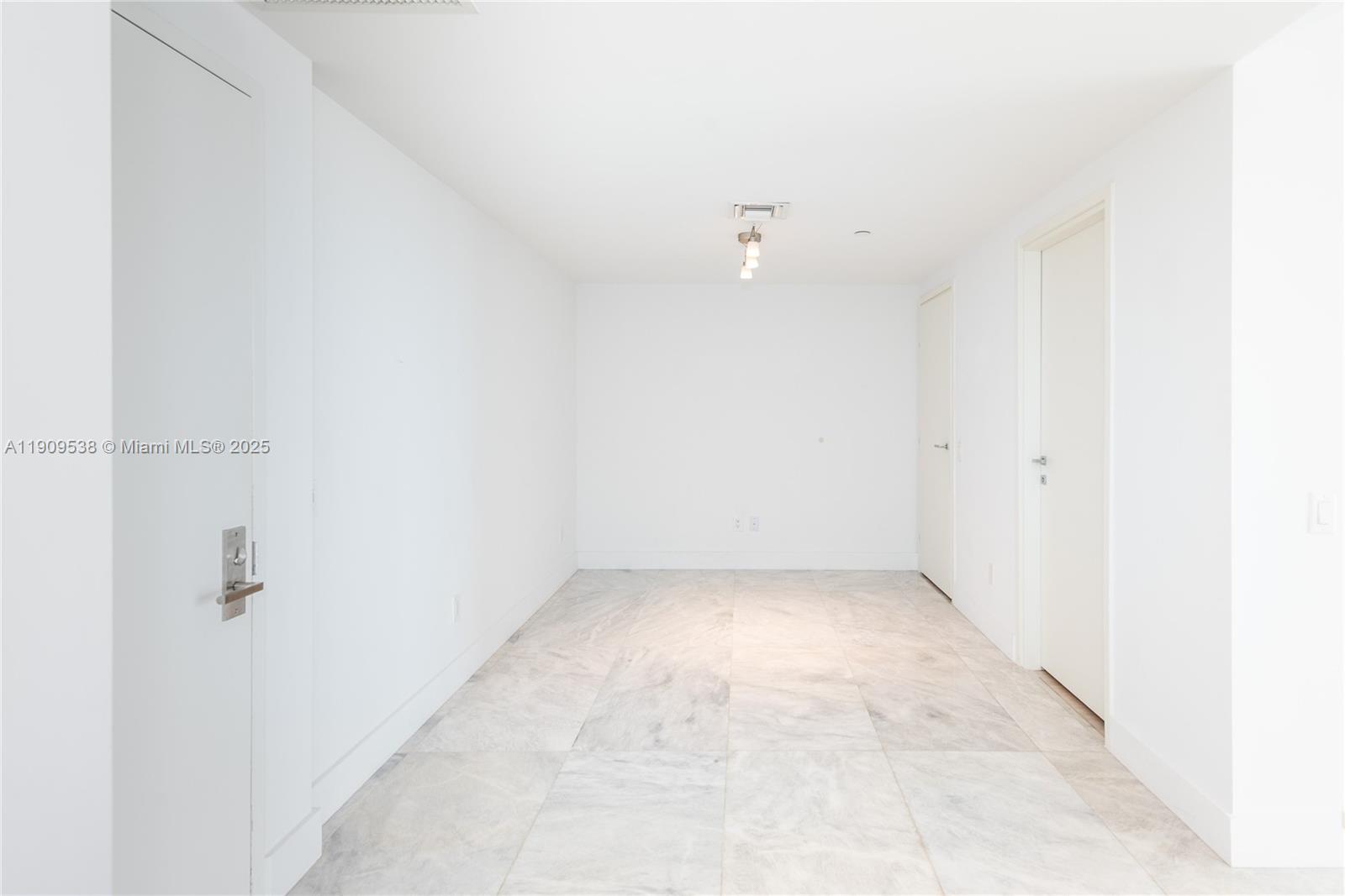 1300 Brickell Bay Dr #3203, Miami FL 33131
