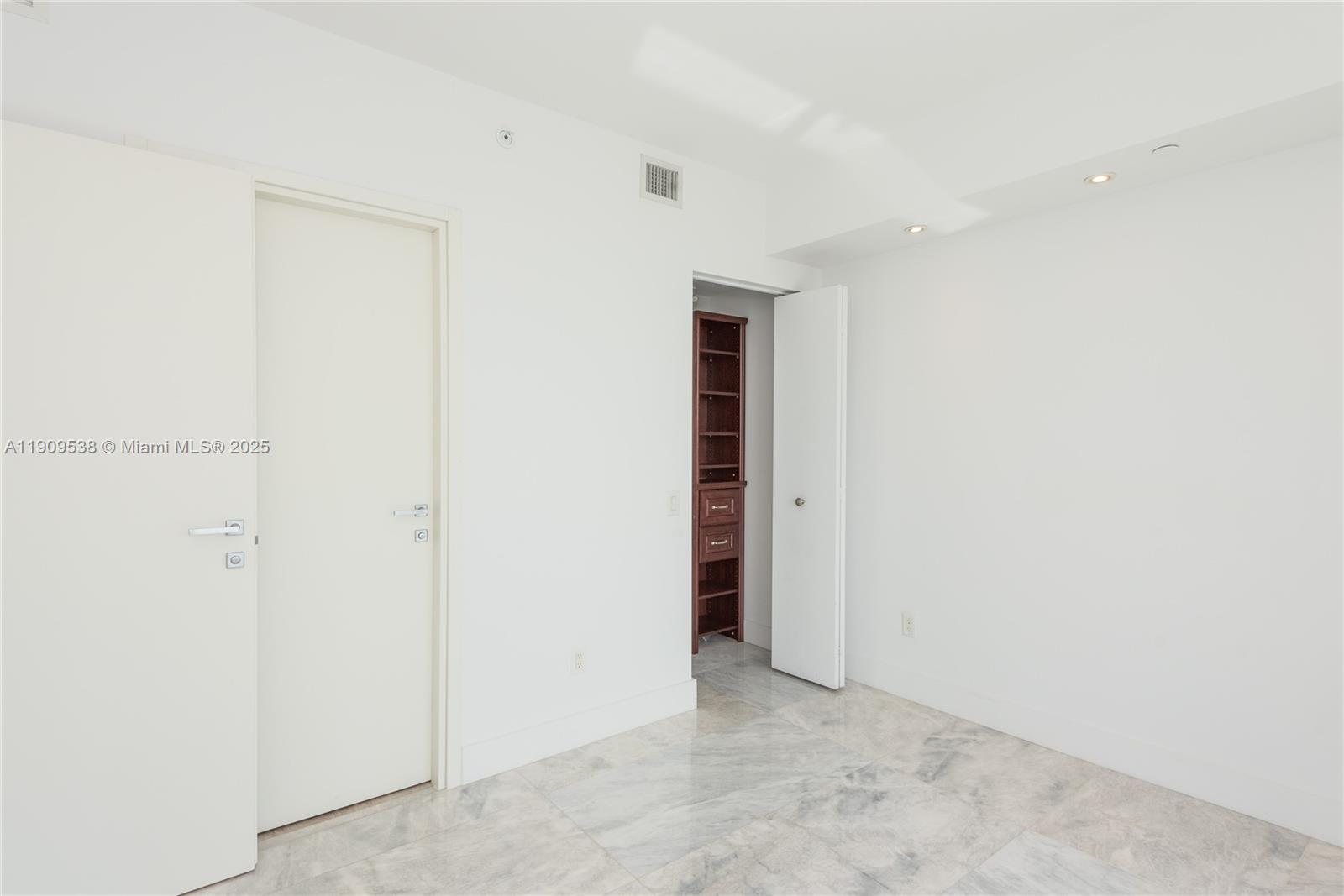 1300 Brickell Bay Dr #3203, Miami FL 33131