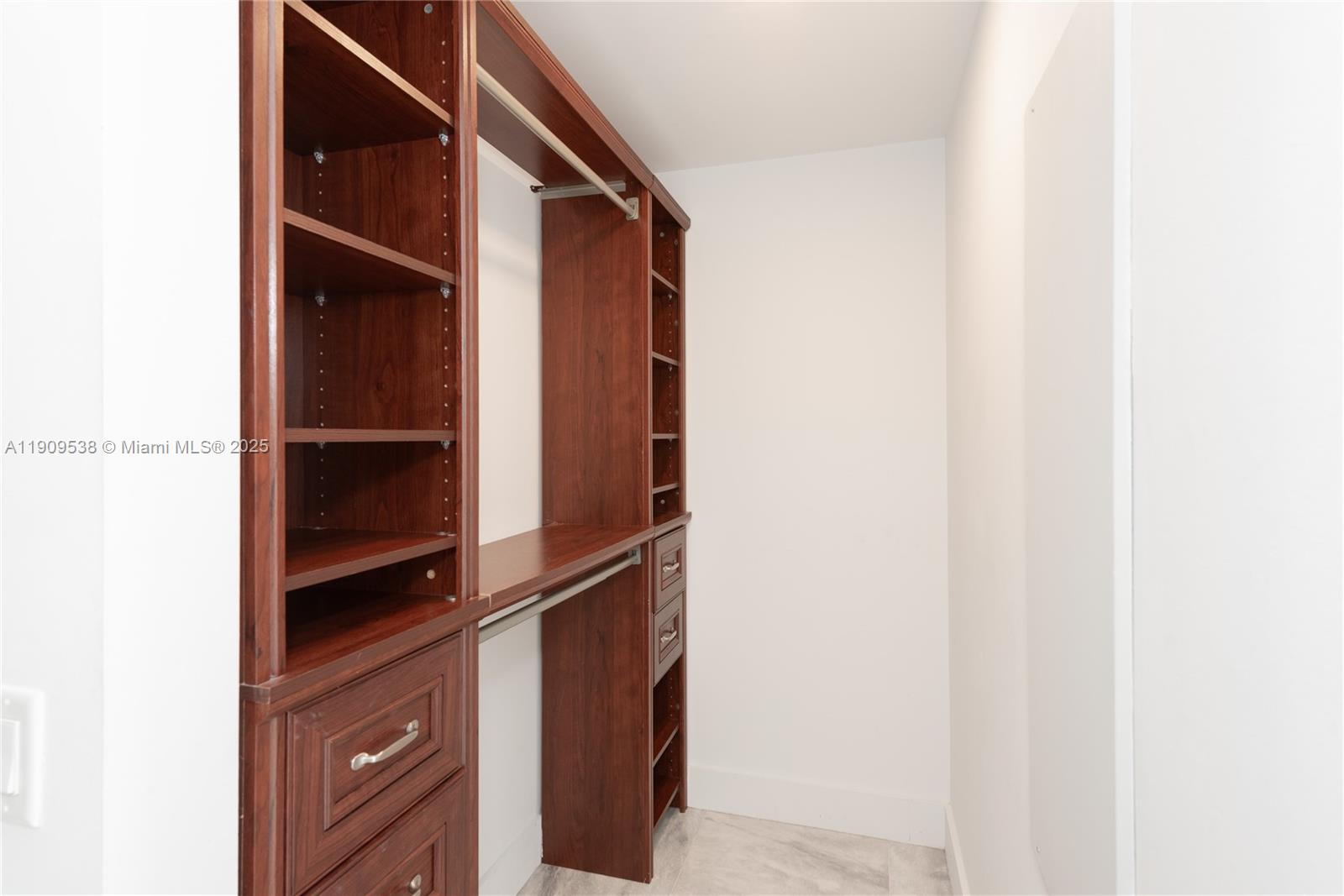 1300 Brickell Bay Dr #3203, Miami FL 33131