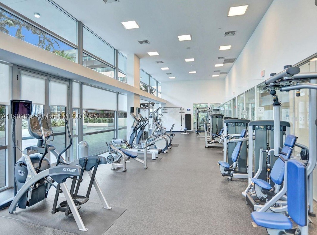 2950 NE 188th St #501, Aventura FL 33180