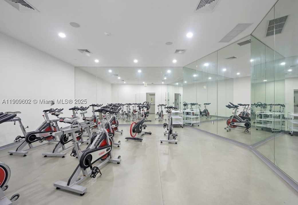2950 NE 188th St #501, Aventura FL 33180