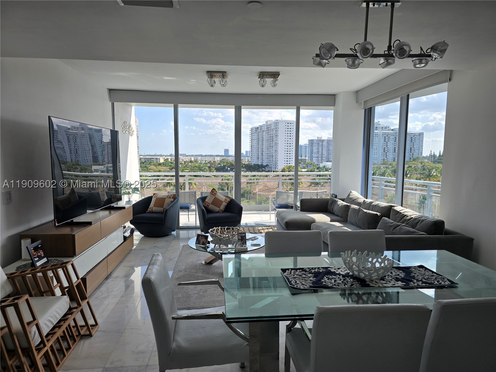 2950 NE 188th St #501, Aventura FL 33180