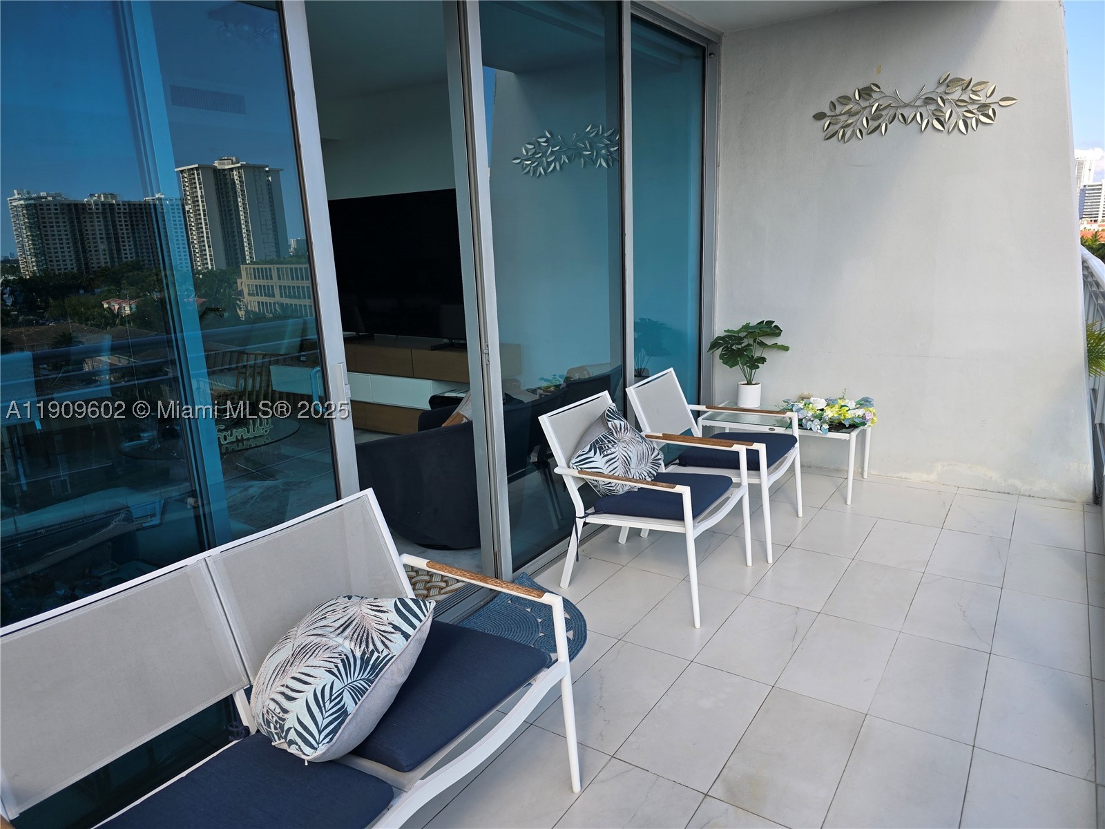 2950 NE 188th St #501, Aventura FL 33180