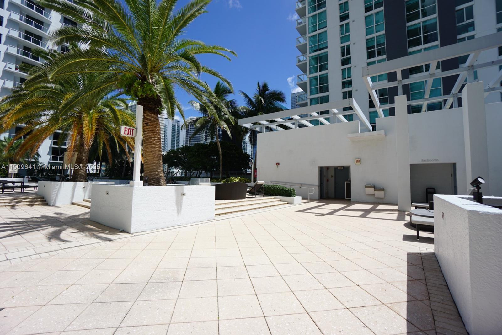 1060 Brickell Ave #1411, Miami FL 33131