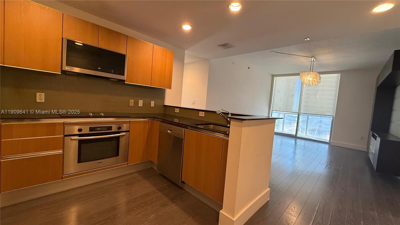1060 Brickell Ave #1411, Miami FL 33131
