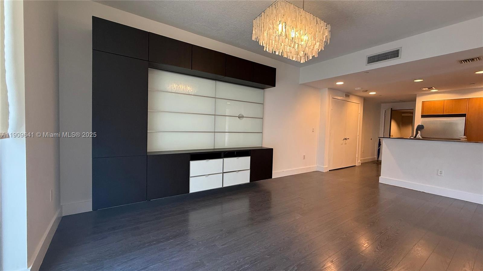 1060 Brickell Ave #1411, Miami FL 33131