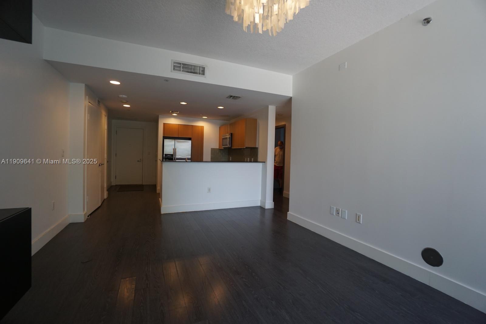 1060 Brickell Ave #1411, Miami FL 33131