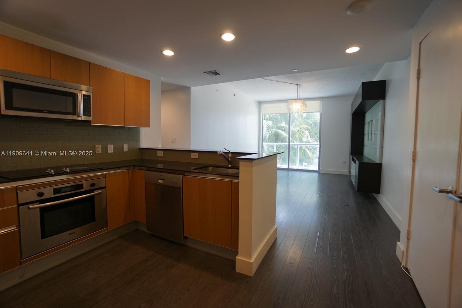 1060 Brickell Ave #1411, Miami FL 33131