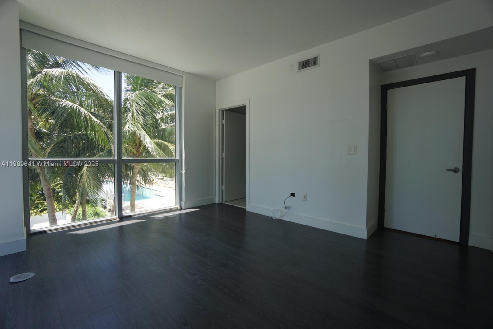 1060 Brickell Ave #1411, Miami FL 33131