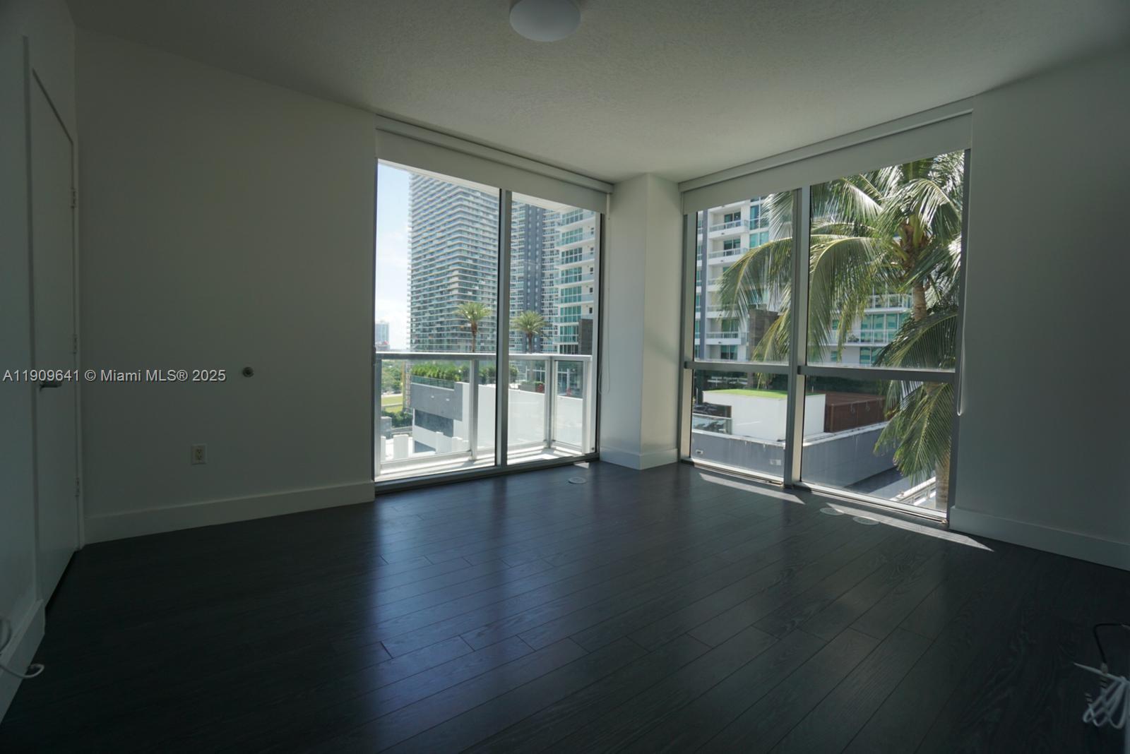 1060 Brickell Ave #1411, Miami FL 33131