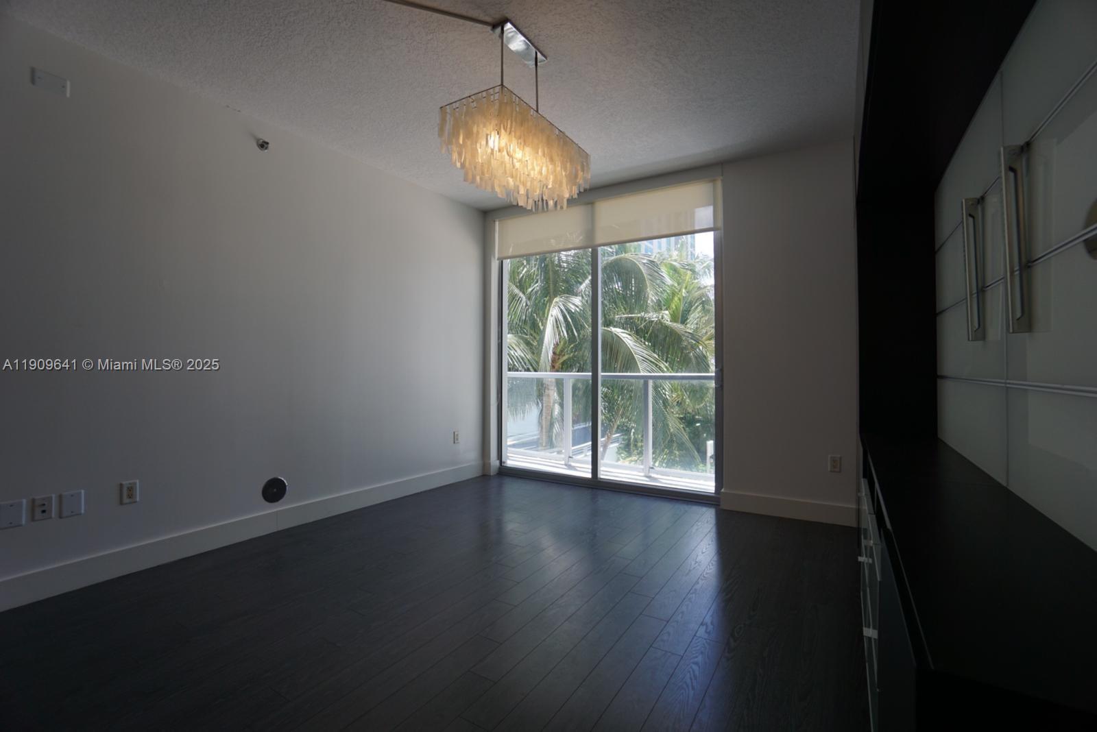 1060 Brickell Ave #1411, Miami FL 33131
