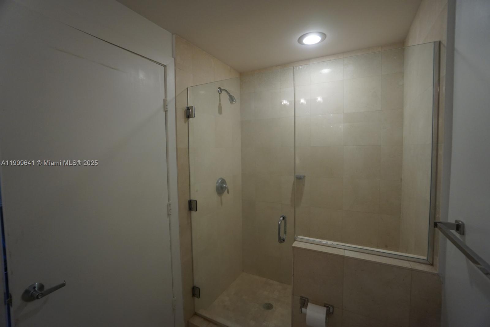 1060 Brickell Ave #1411, Miami FL 33131