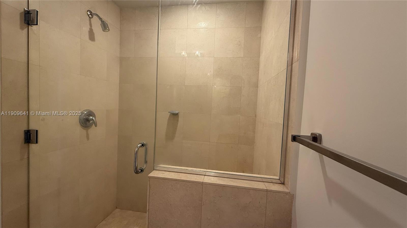 1060 Brickell Ave #1411, Miami FL 33131