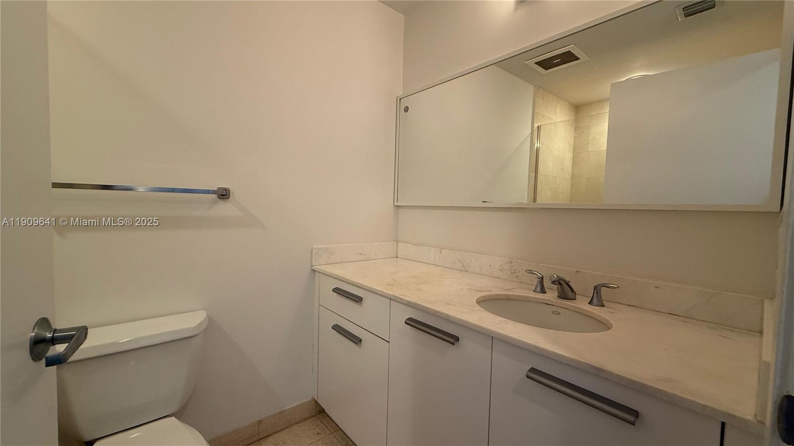 1060 Brickell Ave #1411, Miami FL 33131