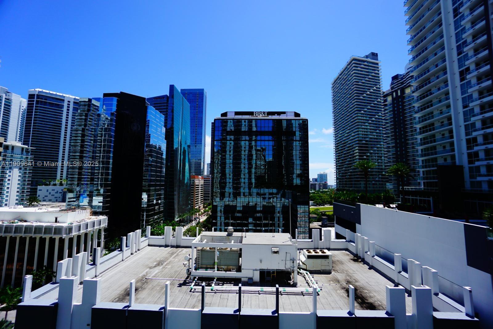 1060 Brickell Ave #1411, Miami FL 33131