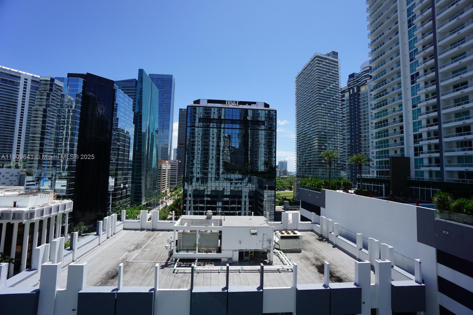 1060 Brickell Ave #1411, Miami FL 33131