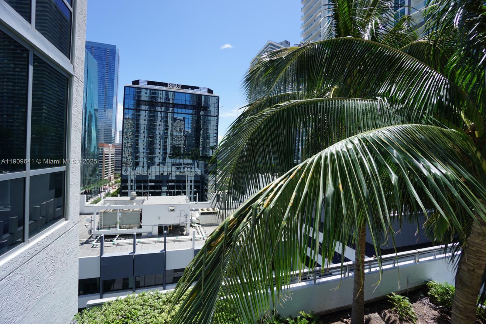 1060 Brickell Ave #1411, Miami FL 33131