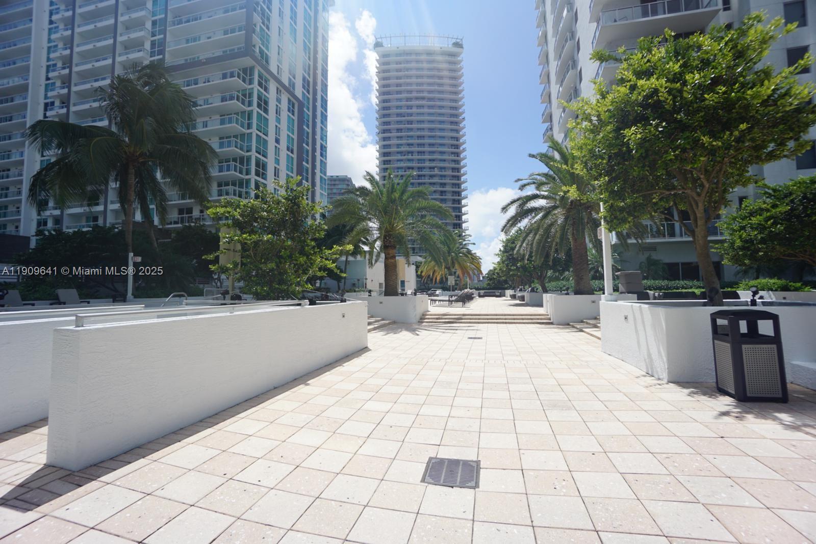 1060 Brickell Ave #1411, Miami FL 33131