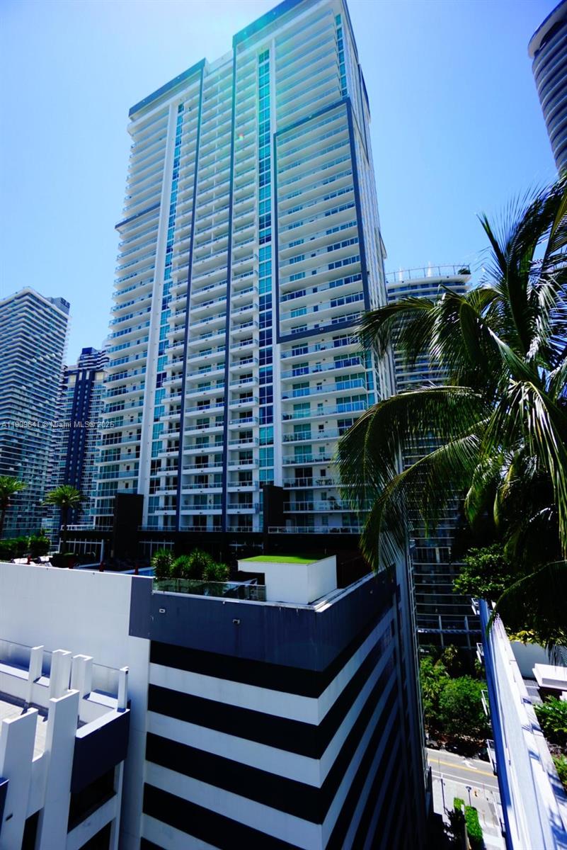1060 Brickell Ave #1411, Miami FL 33131