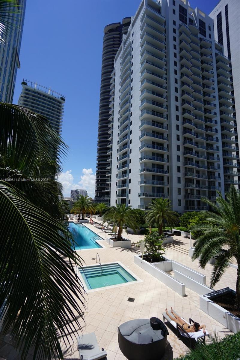 1060 Brickell Ave #1411, Miami FL 33131