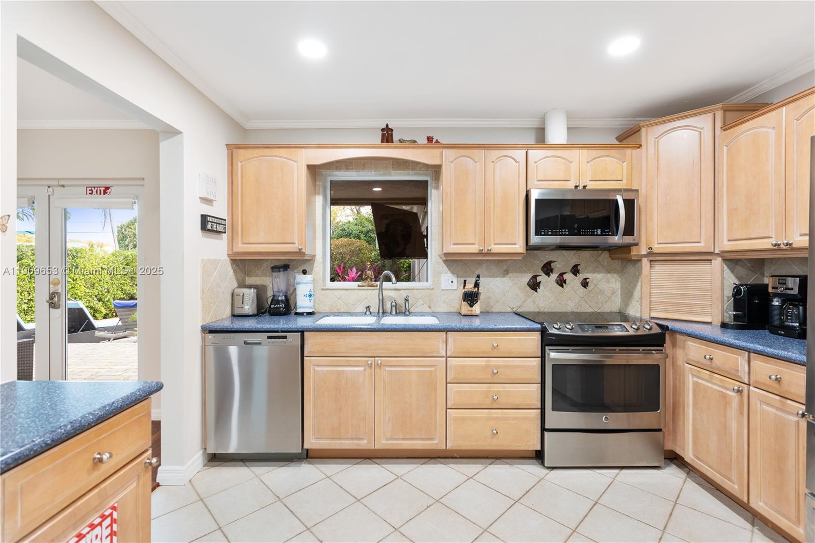 418 SE 3rd Ter #0, Dania Beach FL 33004