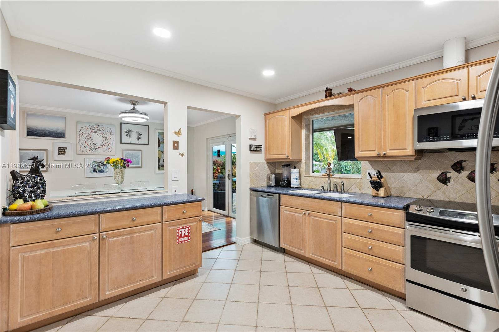418 SE 3rd Ter #0, Dania Beach FL 33004