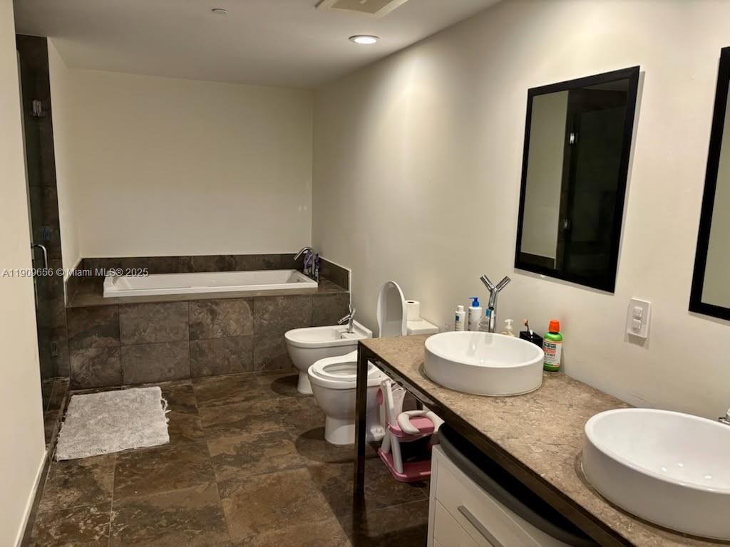 465 Brickell Ave #5402, Miami FL 33131
