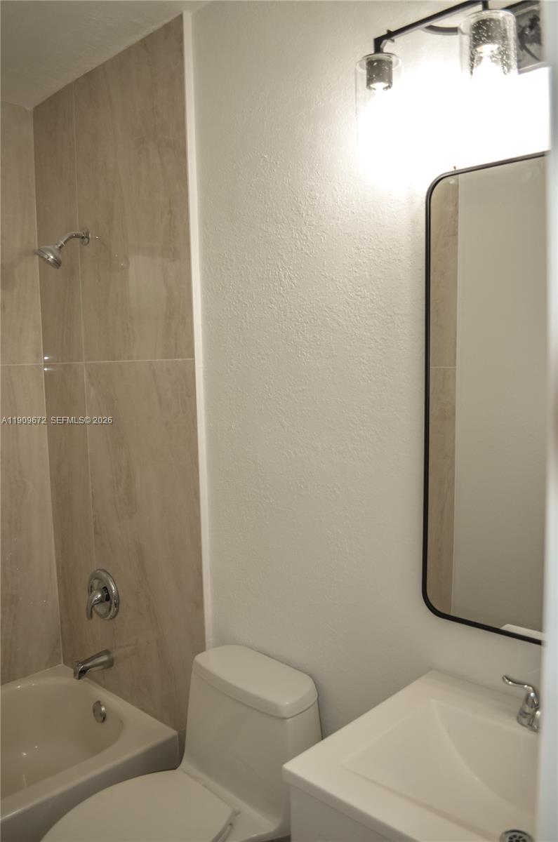 707 N J St, Lake Worth FL 33460