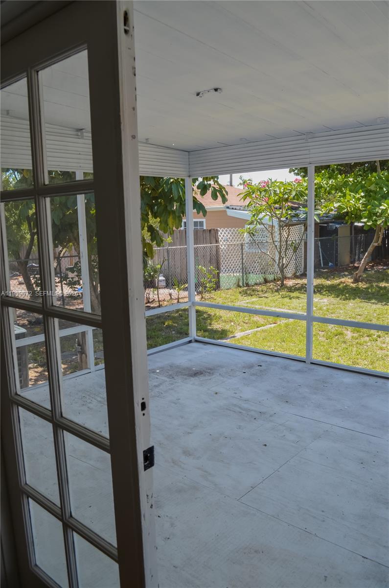 707 N J St, Lake Worth FL 33460