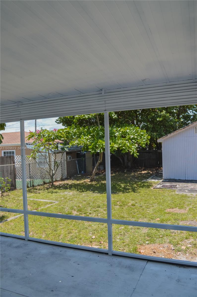 707 N J St, Lake Worth FL 33460