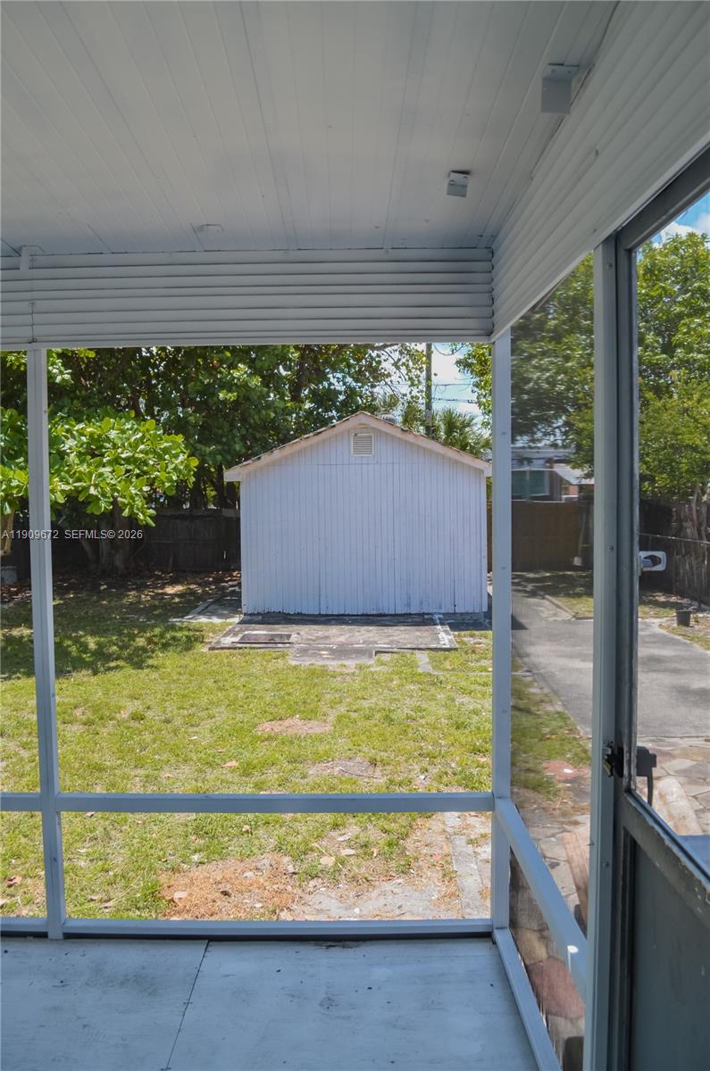 707 N J St, Lake Worth FL 33460