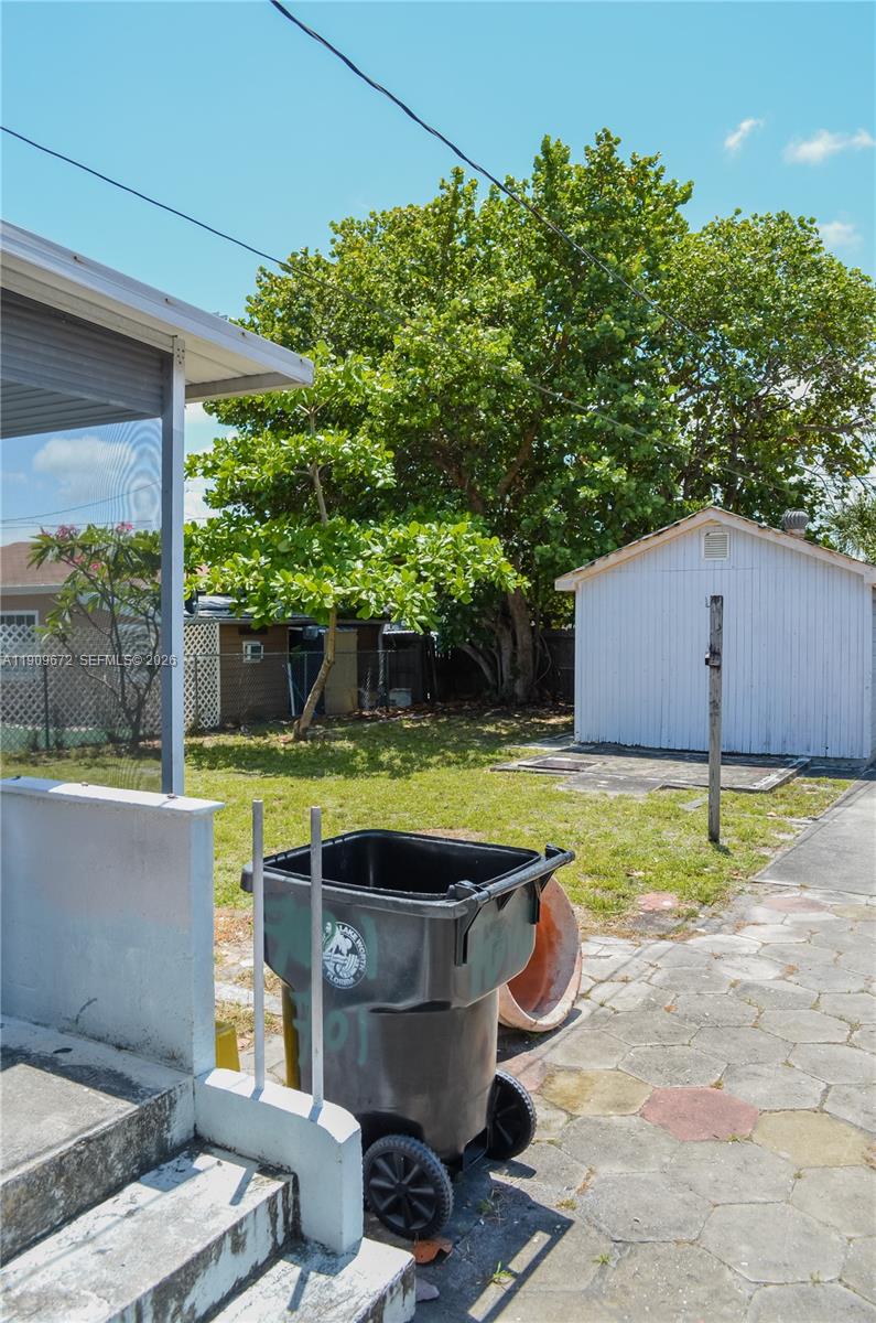 707 N J St, Lake Worth FL 33460